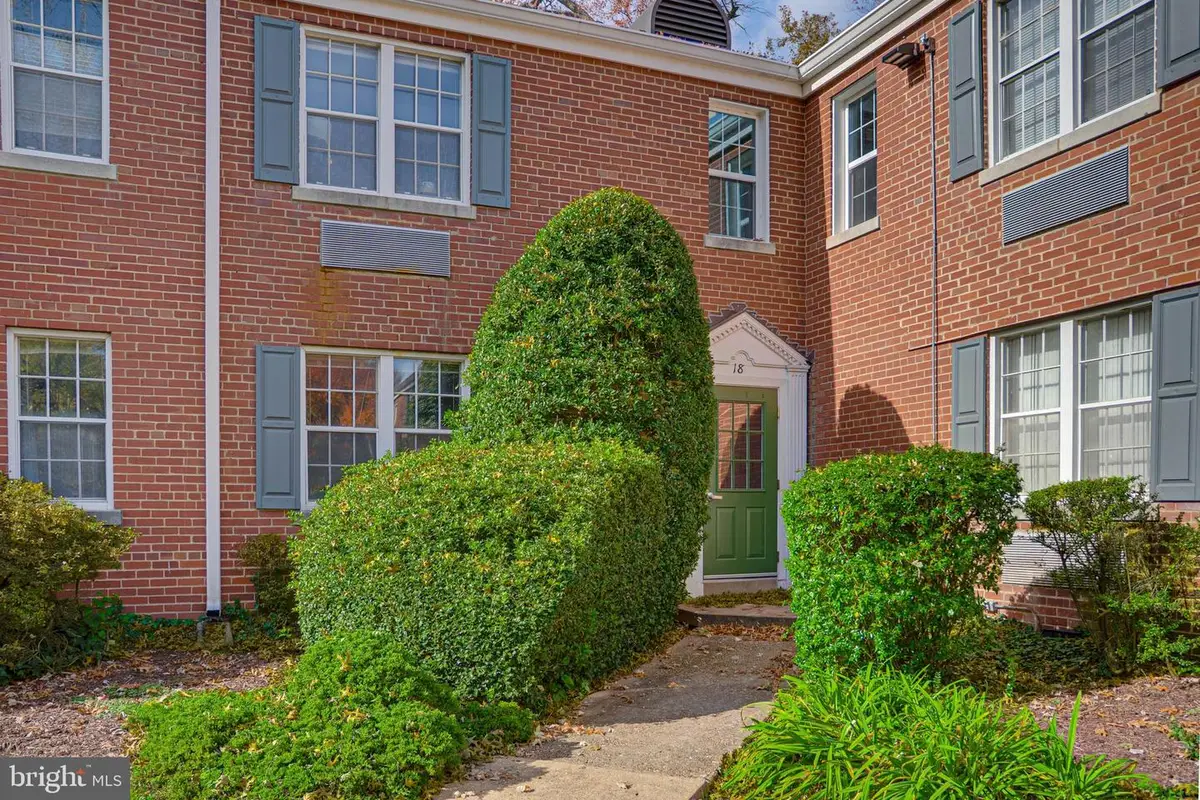18 Auburn Ct #a, Alexandria, VA 22305 - Image #1
