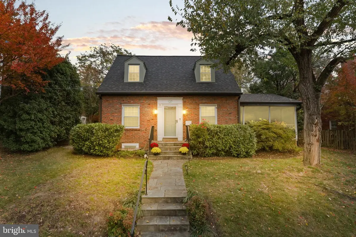 127 Moncure Dr, Alexandria, VA 22314 - Image #1