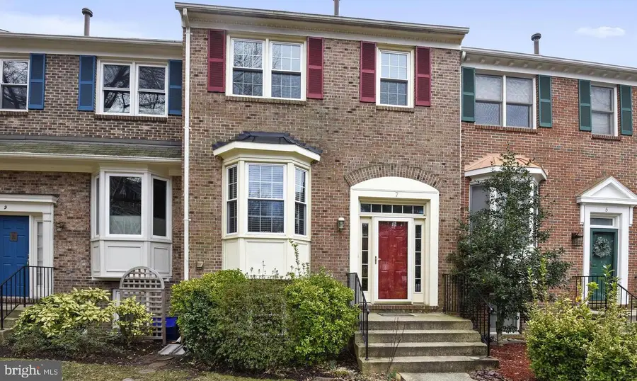 7 Carriage House Cir, Alexandria, VA 22304 - Image #2
