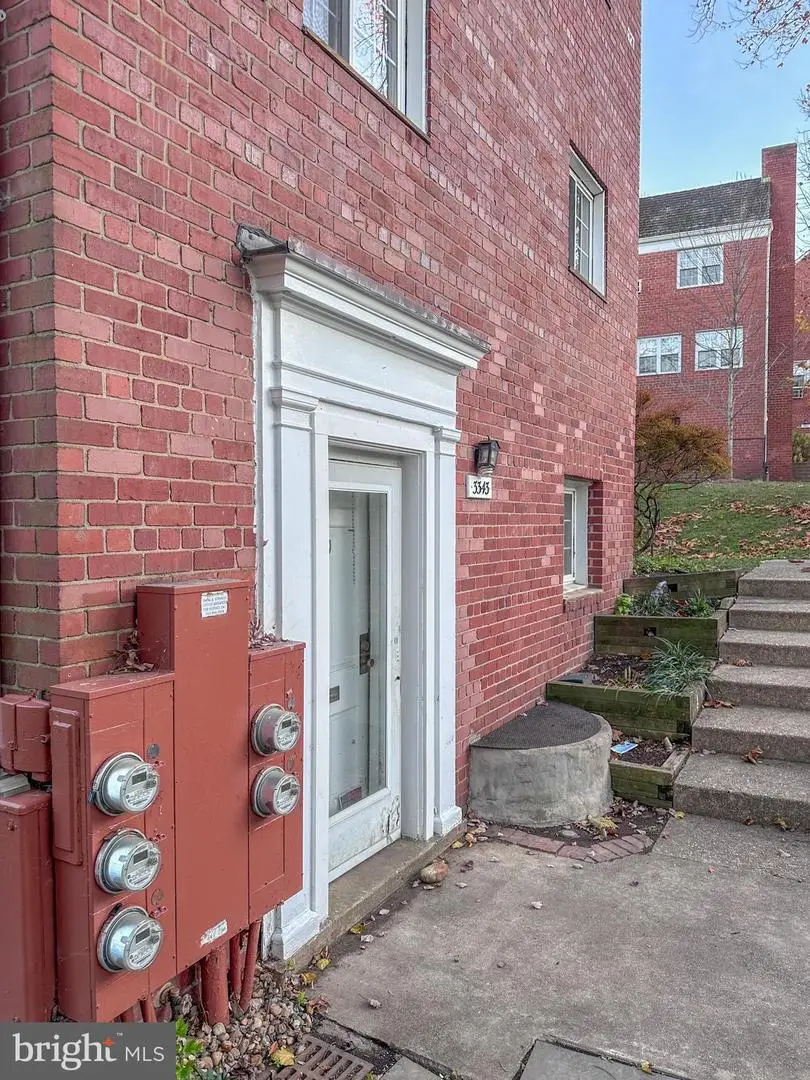 3343 Martha Custis Dr, Alexandria, VA 22302 - Image #3