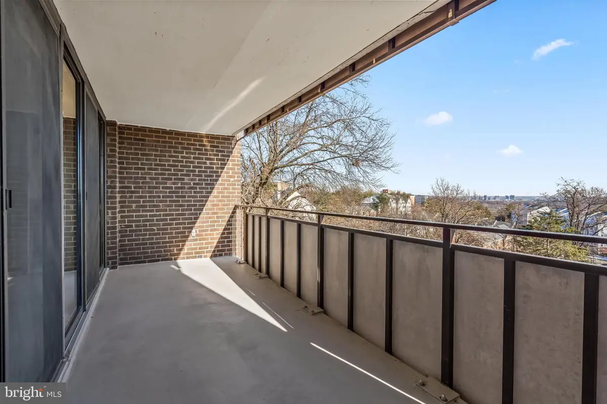 250 S Reynolds St #411, Alexandria, VA 22304 - Image #1