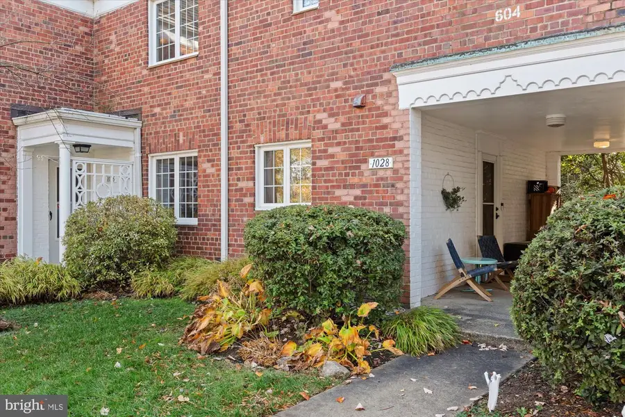 1028 Valley Dr, Alexandria, VA 22302 - Image #2