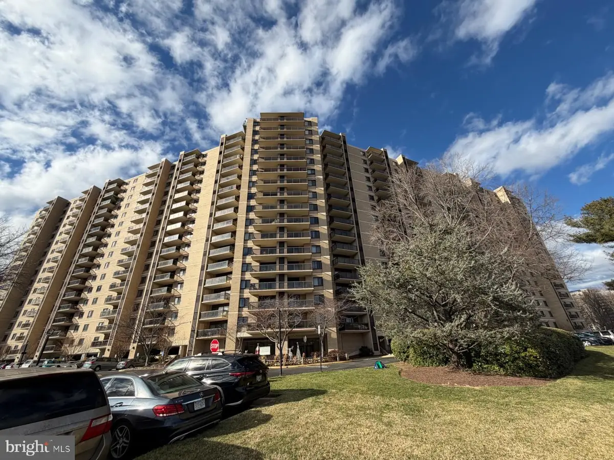 203 Yoakum Pkwy #507, Alexandria, VA 22304 - Image #1