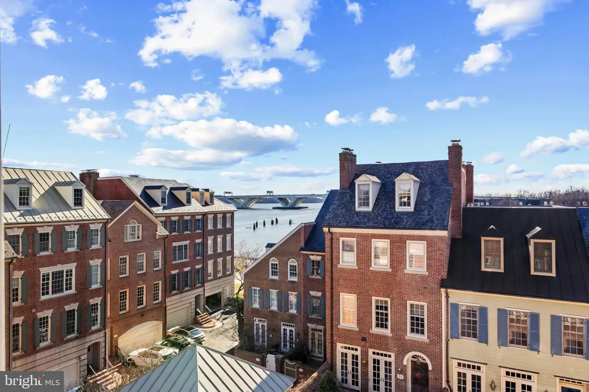 28 Wolfe St #34, Alexandria, VA 22314 - Image #1