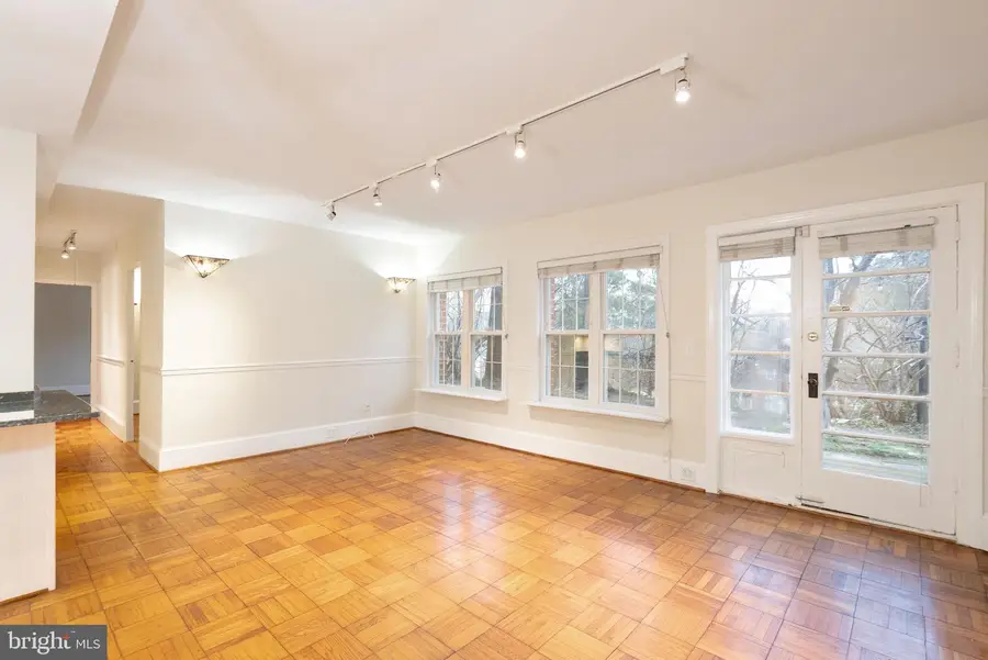 3225 Ravensworth Pl, Alexandria, VA 22302 - Image #2