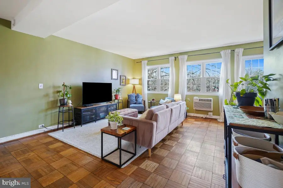 3219 Valley Dr, Alexandria, VA 22302 - Image #3