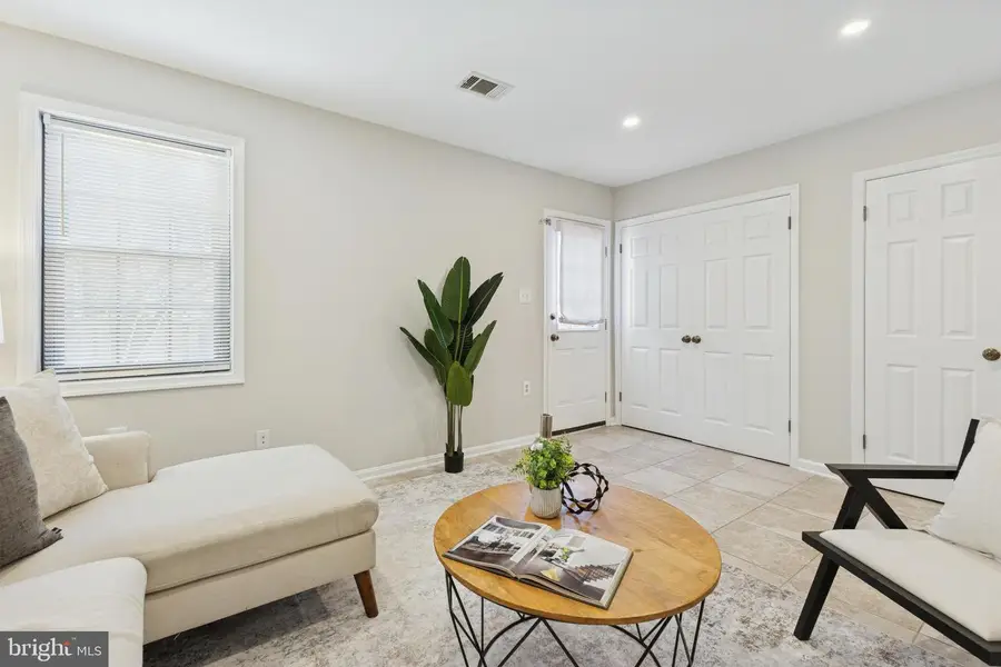 5422 Wycklow Ct, Alexandria, VA 22304 - Image #3