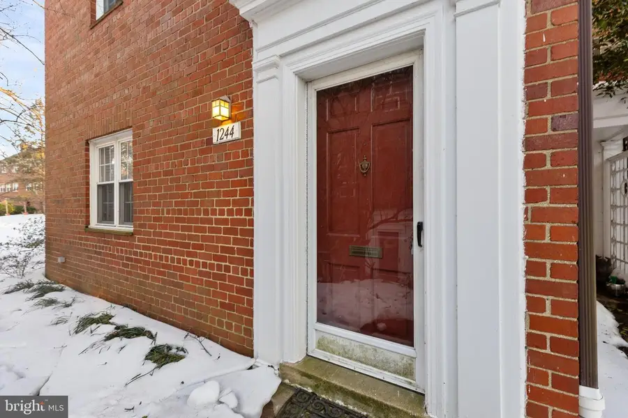 1244 Martha Custis Dr, Alexandria, VA 22302 - #2