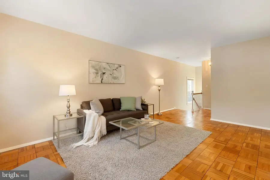 1244 Martha Custis Dr, Alexandria, VA 22302 - #3