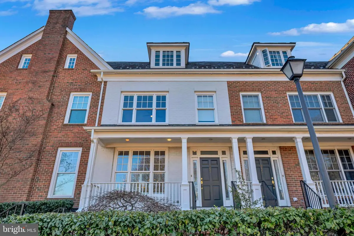 957 Powhatan St, Alexandria, VA 22314 - Image #1