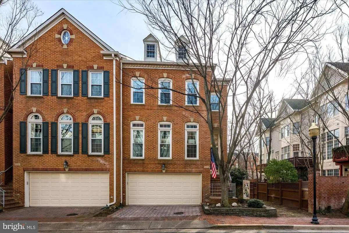4916 Waple Ln, Alexandria, VA 22304 - #1