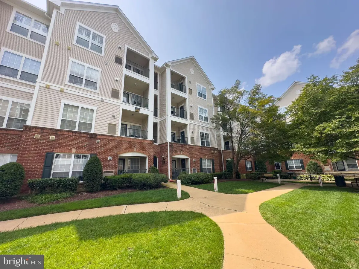 4852 Eisenhower Ave #337, Alexandria, VA 22304 - Image #1