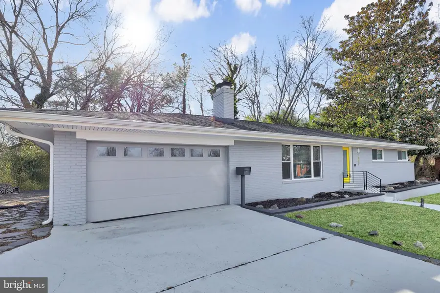 1001 Woods Pl, Alexandria, VA 22302 - #3