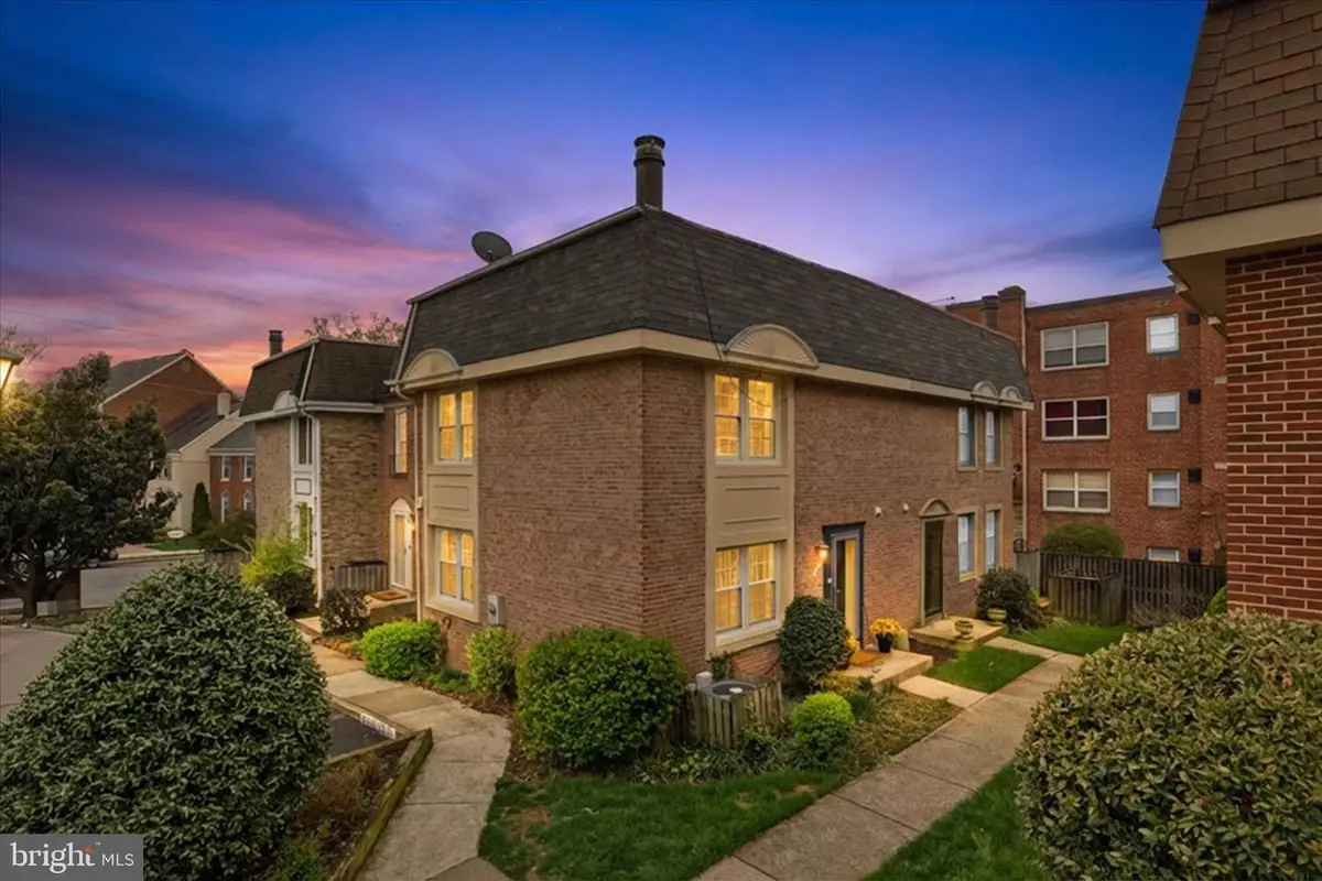 1306 Chetworth Ct, Alexandria, VA 22314 - #1