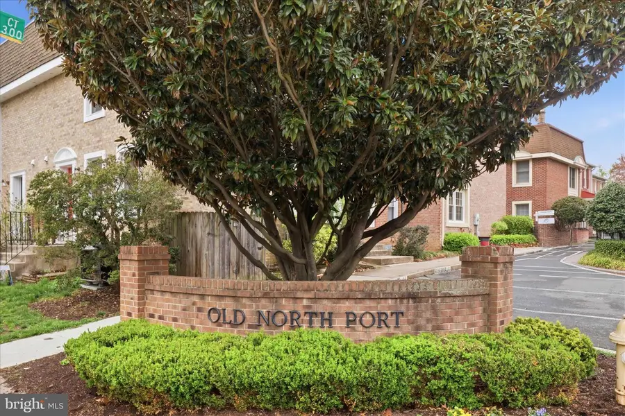 1306 Chetworth Ct, Alexandria, VA 22314 - #3