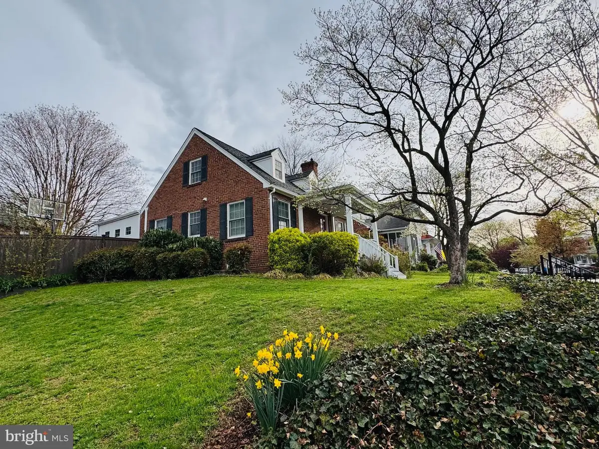 100 E Maple St, Alexandria, VA 22301 - #1