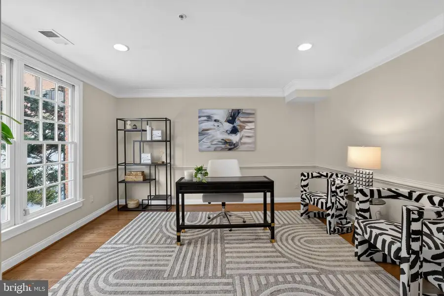 1220 Roundhouse Ln, Alexandria, VA 22314 - Image #3