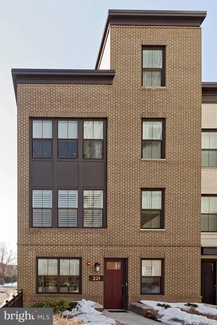 221 Montgomery St, Alexandria, VA 22314 - #1