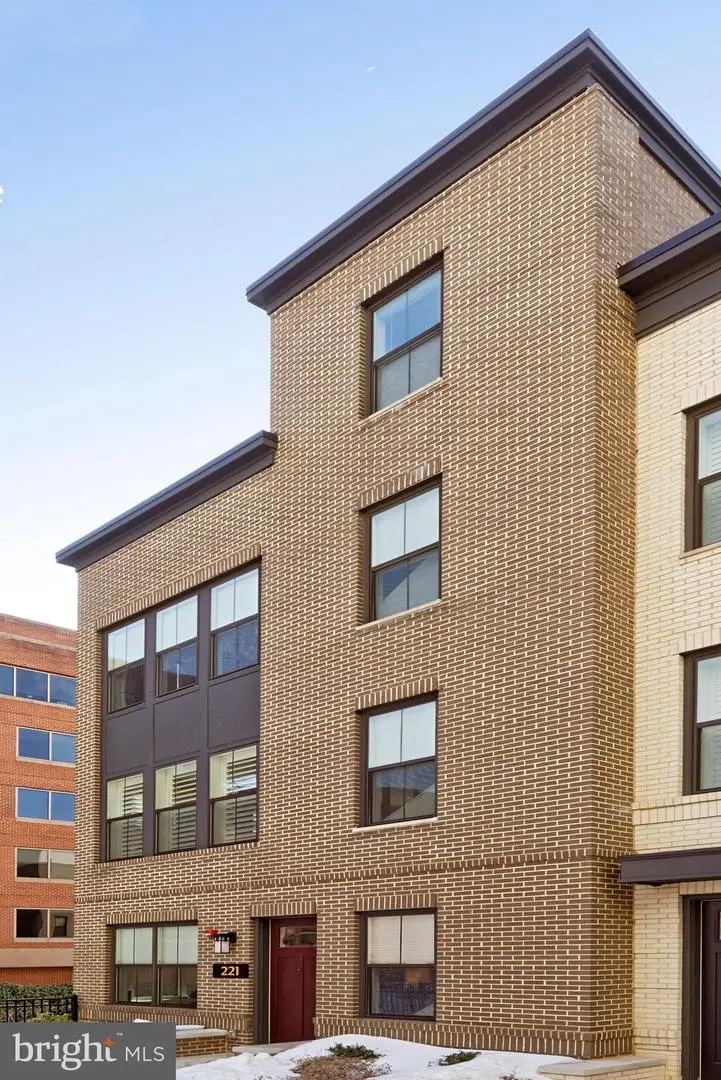 221 Montgomery St, Alexandria, VA 22314 - #3