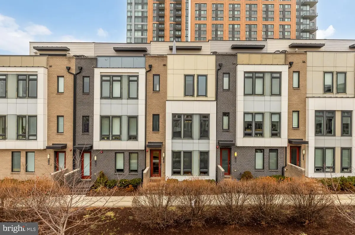 164 Ike Dr, Alexandria, VA 22314 - #1