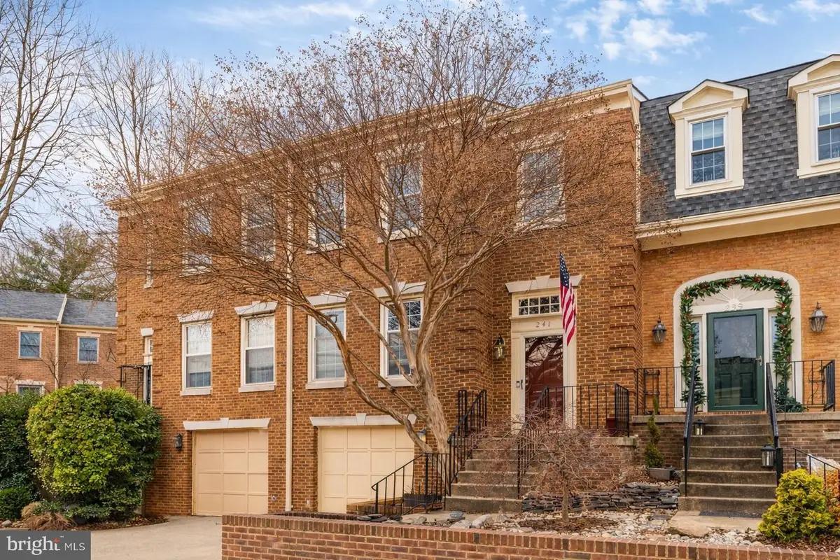 241 Gretna Green Ct, Alexandria, VA 22304 - #1