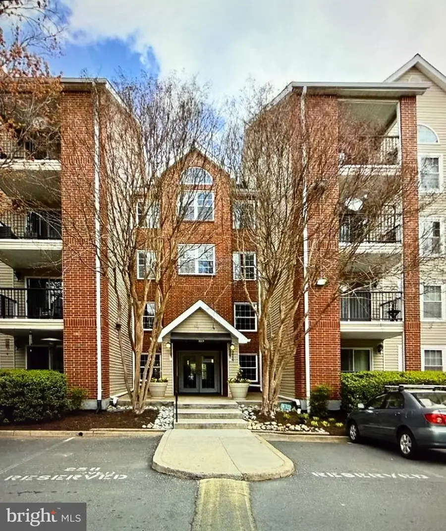 3315 Wyndham Cir #2233, Alexandria, VA 22302 - #2
