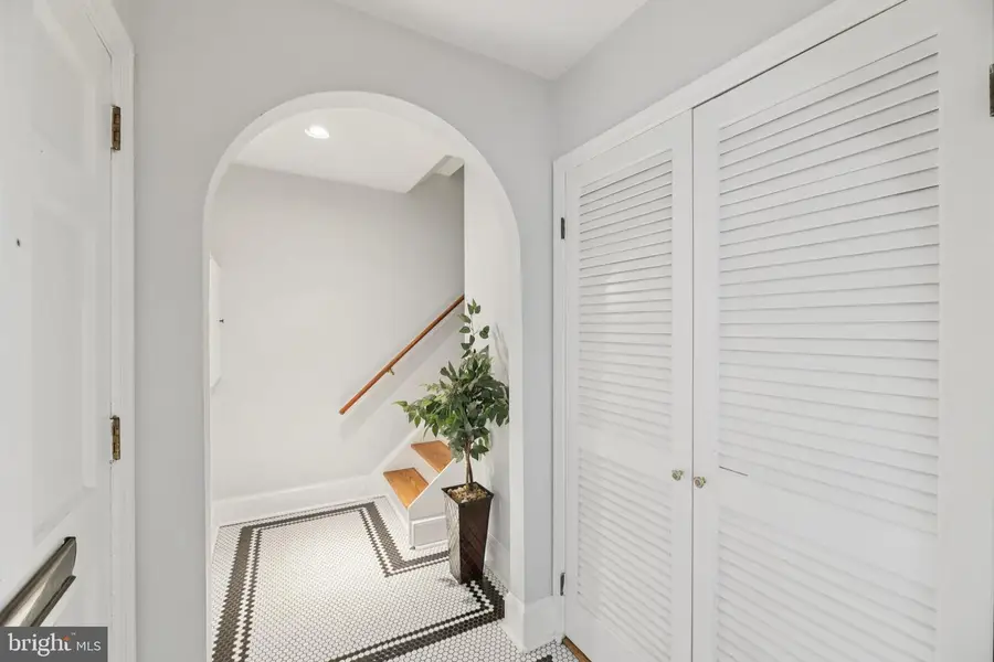 10 Irving Ct, Alexandria, VA 22314 - #2