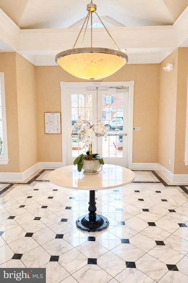 910 Powhatan St #304s, Alexandria, VA 22314 - #2