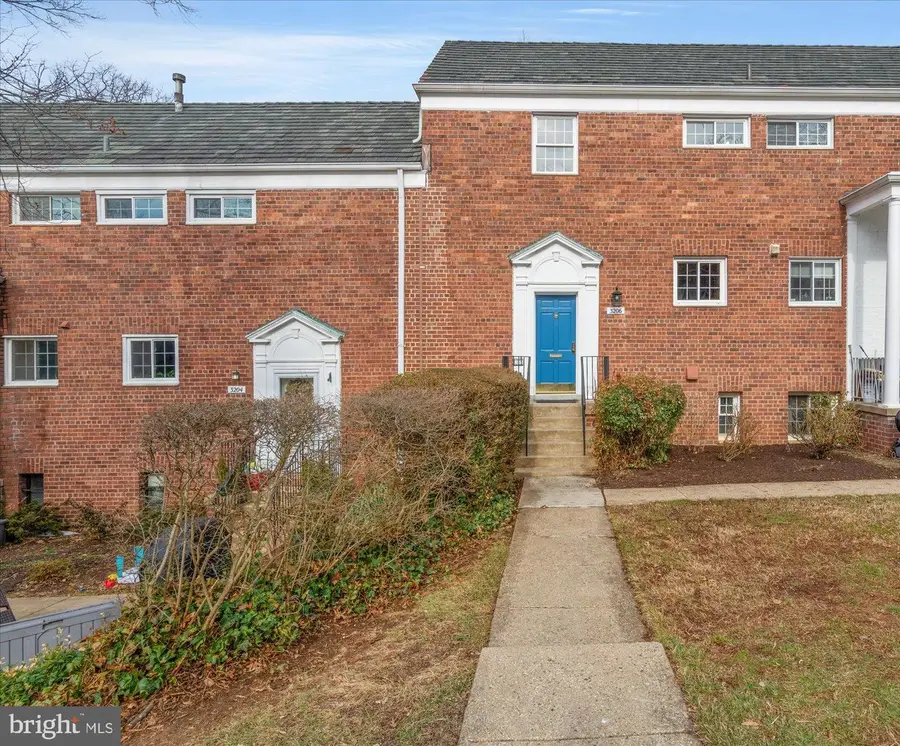 3206 Gunston Rd, Alexandria, VA 22302 - #2