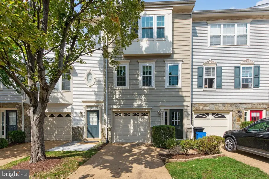 3841 Watkins Mill Dr, Alexandria, VA 22304 - #2