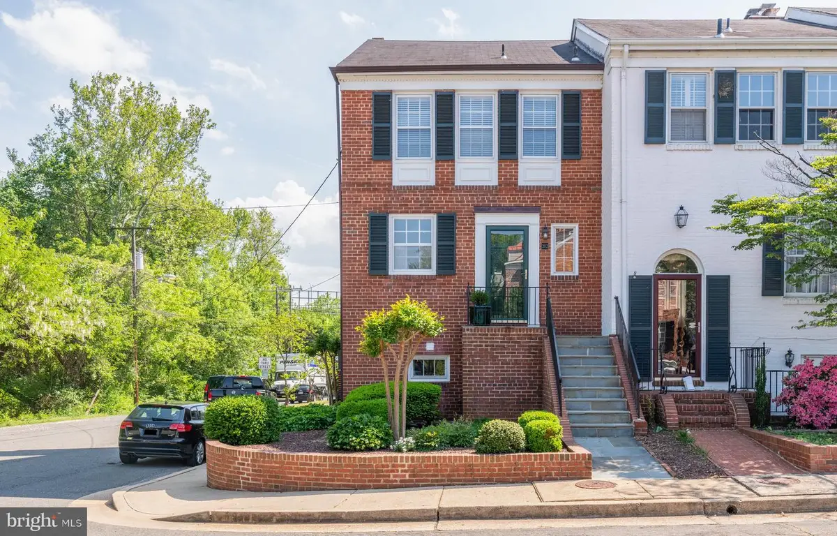 202 Green St, Alexandria, VA 22314 - #1