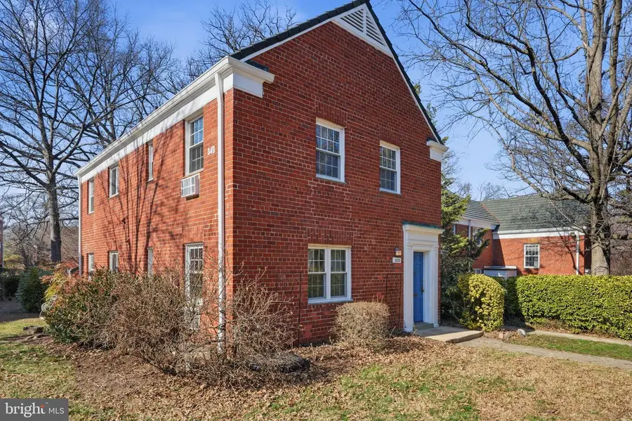 3233 Martha Custis Dr, Alexandria, VA 22302 - #3