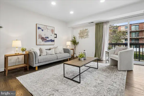 3220 S 28th St #202, ALEXANDRIA, VA 22302