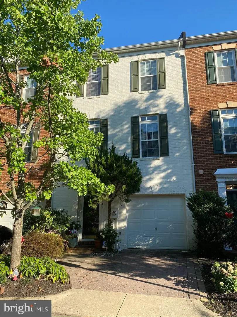 5042 Grimm Dr, Alexandria, VA 22304 - #1