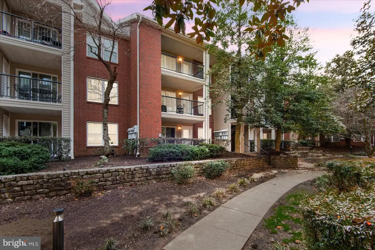 3308 Wyndham Cir #221, Alexandria, VA 22302 - #1