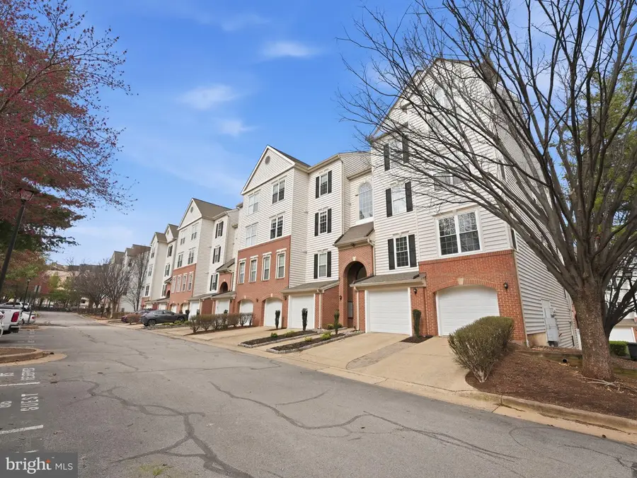 4667 Longstreet Ln #205, Alexandria, VA 22311 - #3