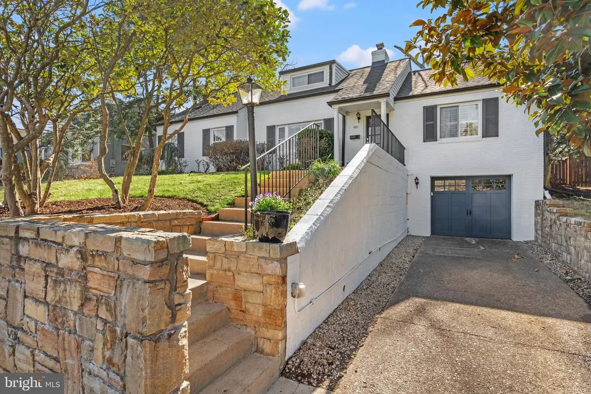 402 Skyhill Rd, Alexandria, VA 22314 - #1