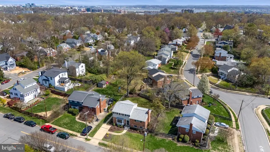 3003 Farm Rd, Alexandria, VA 22302 - #3