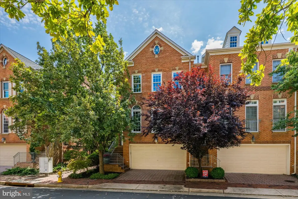 272 Murtha St, Alexandria, VA 22304 - #1