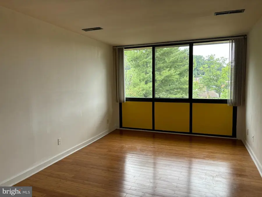 525 N Armistead St N #302, Alexandria, VA 22312 - #3