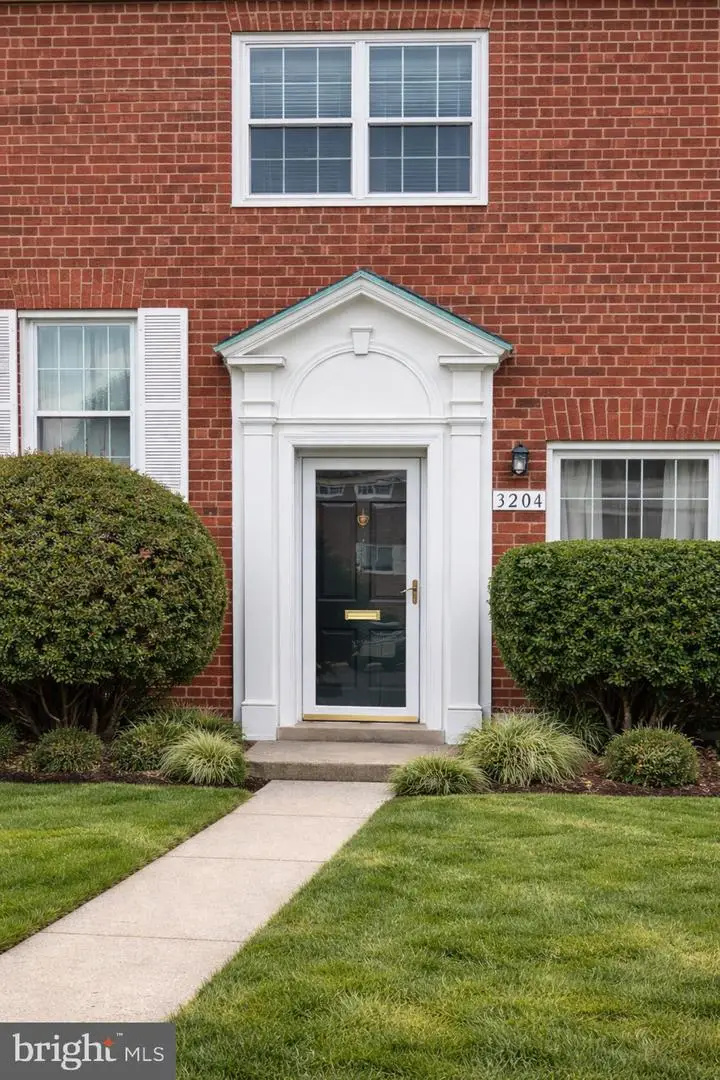 3204 Ravensworth Pl, Alexandria, VA 22302 - #1
