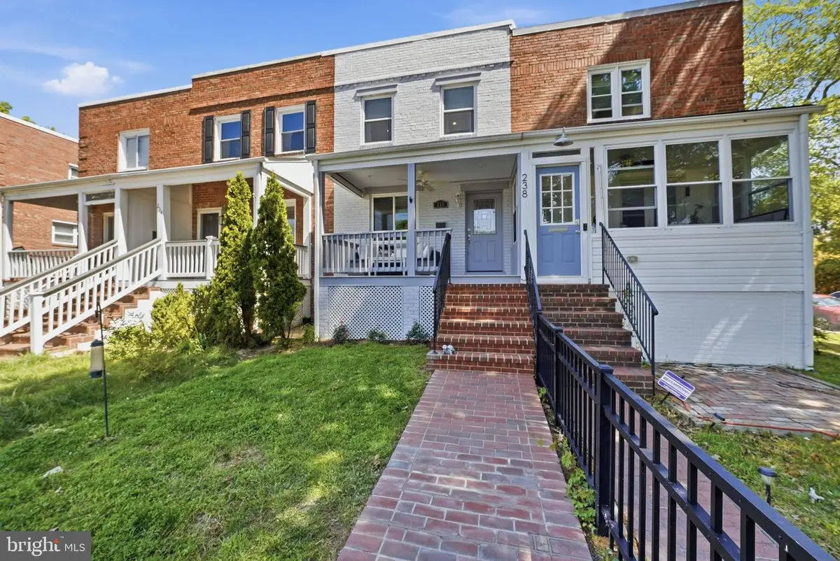 236 Wesmond Dr, Alexandria, VA 22305 - #1