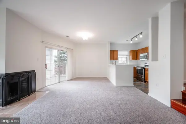 275 S Pickett St #201, ALEXANDRIA, VA 22304