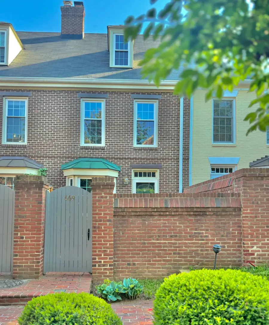 669 S Columbus St, Alexandria, VA 22314 - #3