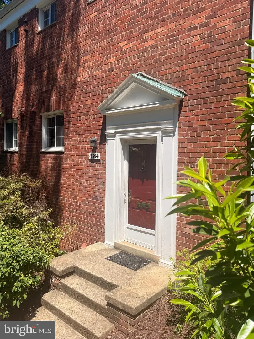 3304 Gunston Rd, Alexandria, VA 22302 - #1