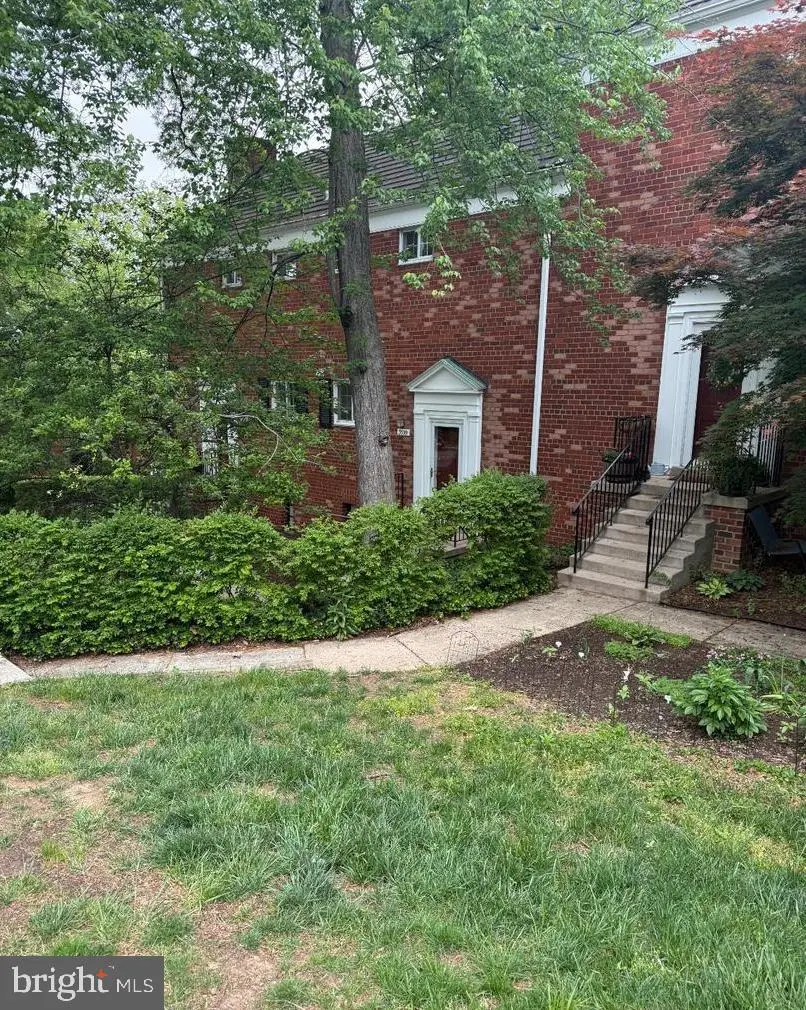 3539 Martha Custis Dr, Alexandria, VA 22302 - #1