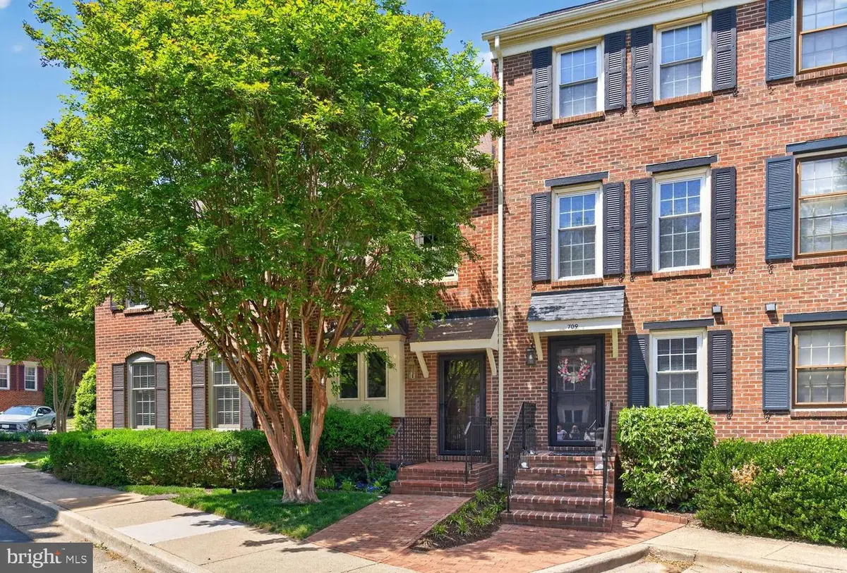 711 W Abingdon Ct, Alexandria, VA 22314 - #1