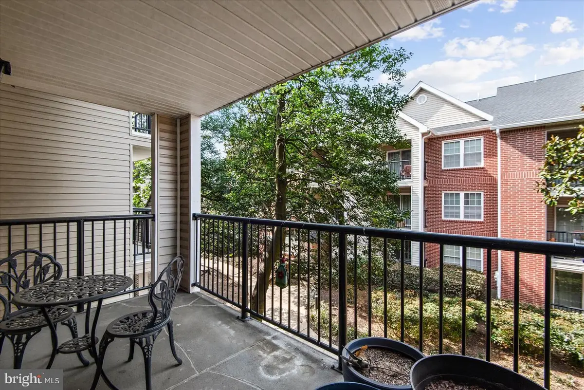 3308 Wyndham Cir #221, Alexandria, VA 22302 - #1