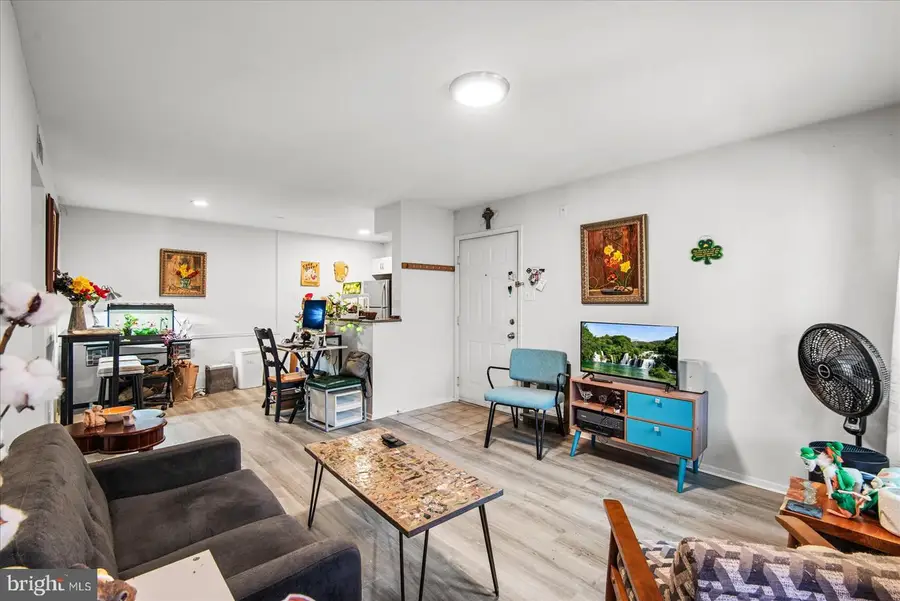 3308 Wyndham Cir #221, Alexandria, VA 22302 - #3