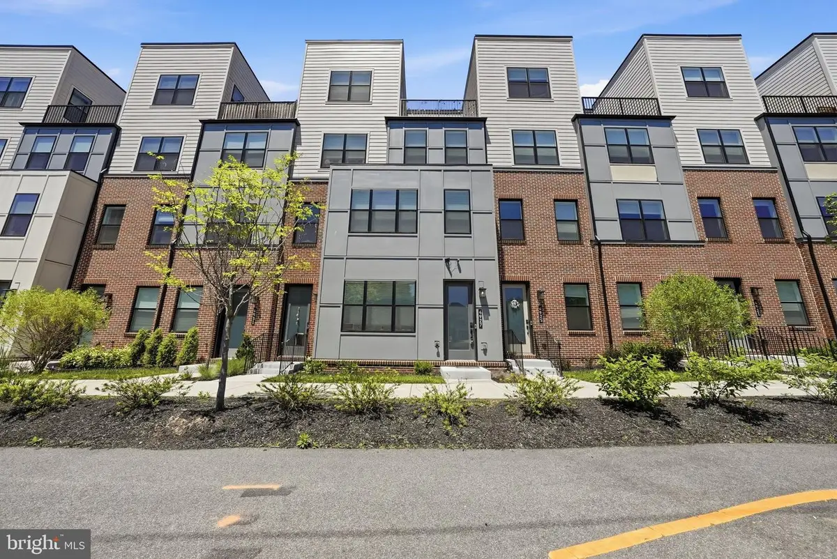 4927 Eisenhower Ave, Alexandria, VA 22304 - #1